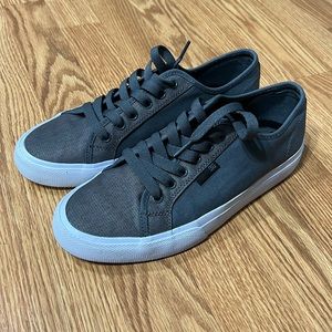 DC Manual Casual Shoes - Men’s size 7.5/Women’s size 9.5